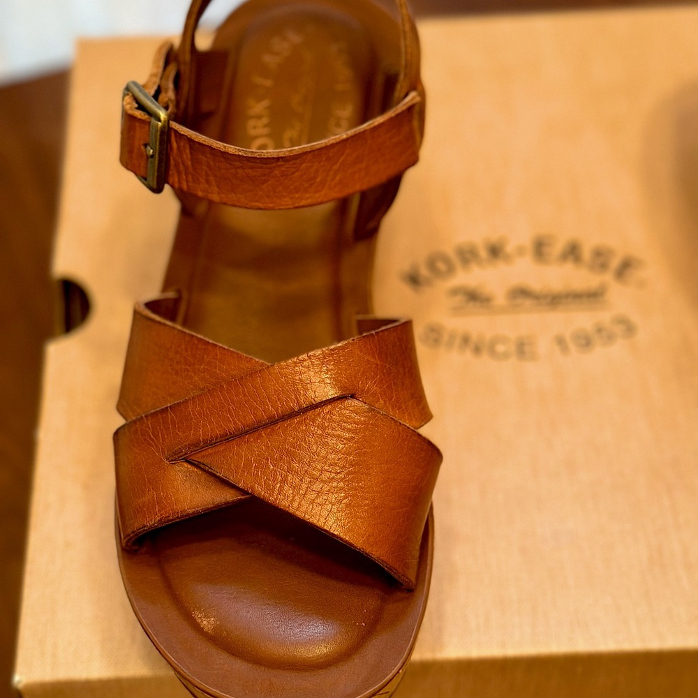 Kork Ease Signature 'Ava' Wedge, in Rust color, barely worn, original box!